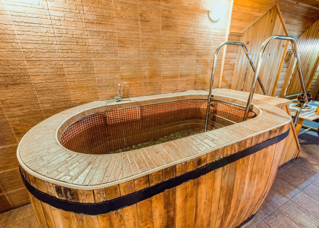 Wooden cold plunge tub